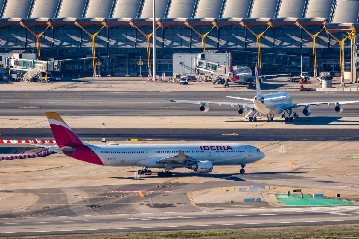Iberia tarda ocho días en avisar a sus clientes de un robo de datos, expuestos en la dark web